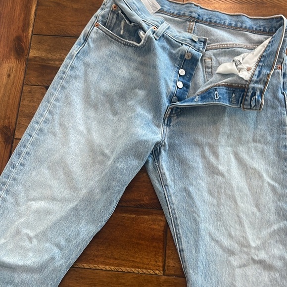 Levi’s Women 501 light wash blue denim jeans size 30x30 straight leg button fly - Picture 4 of 15